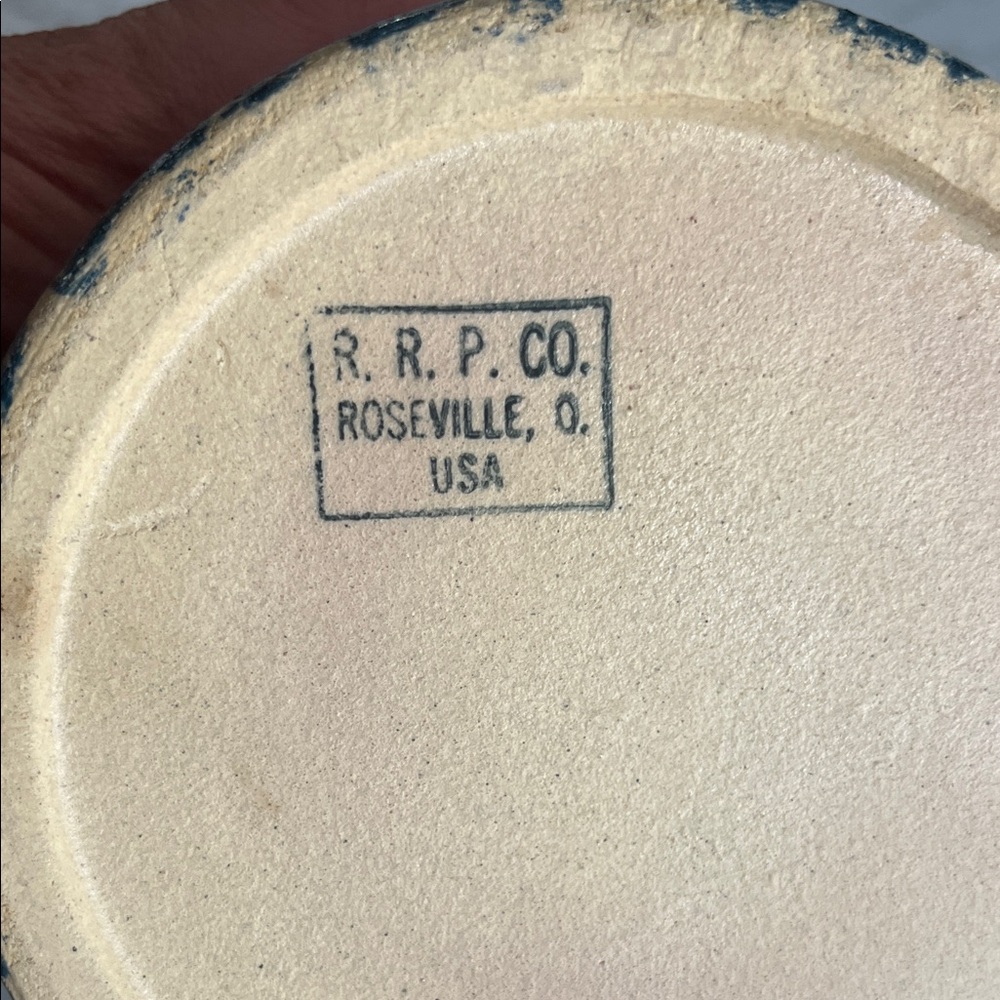 RRP CO Roseville, O USA Blue and Cream Ceramic  Bowl - Picture 2 of 9